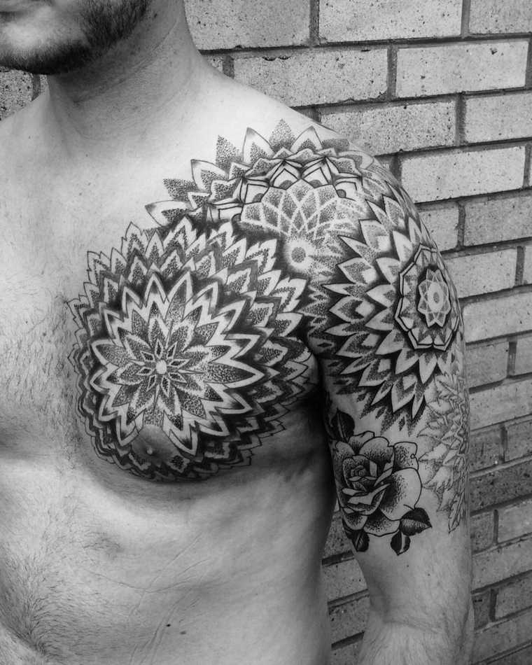 tatuajes-para-el-hombro-pecho-mandala-grande