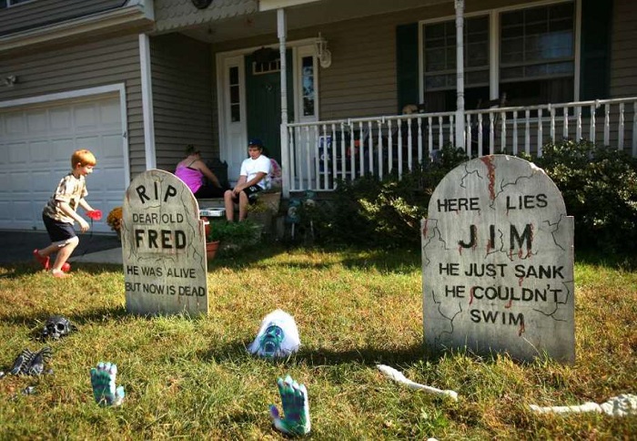 cementerios-creativos-halloween-decor