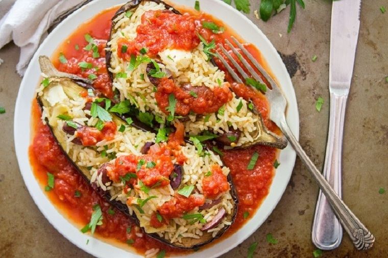 comida-vegana-berenjena-ideas-arroz-tomates-salsa-opciones
