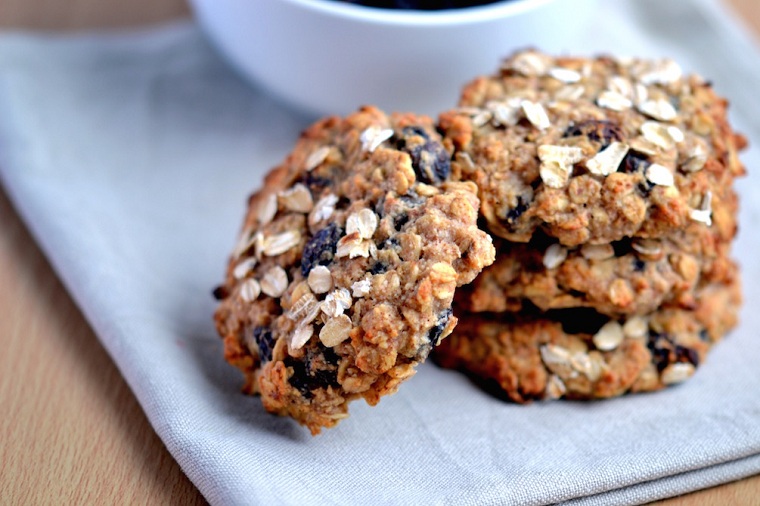 desayunos-veganos-ideas-galletas-avena-uvas