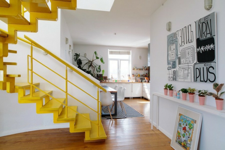escalera amarilla