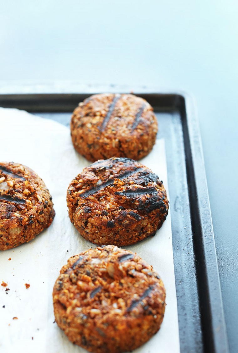 hamburguesas-veganas-faciles-parilla-receta-sabrosa