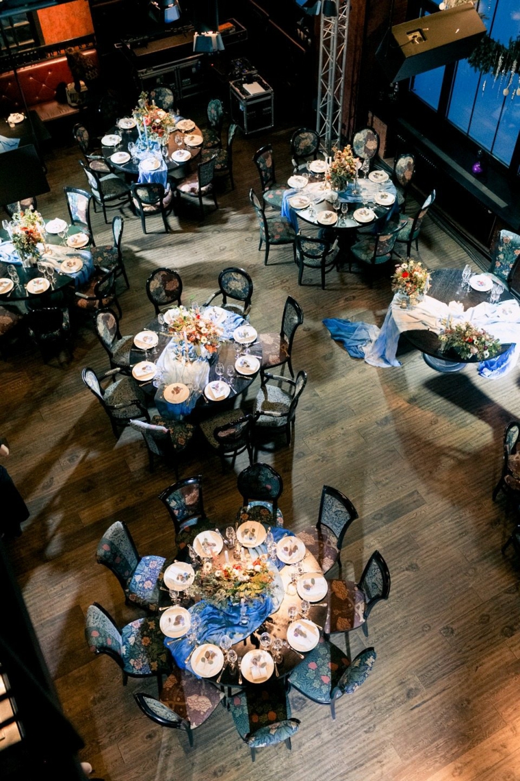 ideas-para-bodas-invierno-decoracion-mesas-decoradas-azul