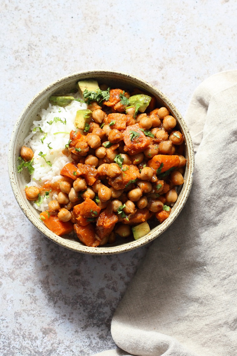recetas veganas fáciles-guiso-patatas-dulces-guisantes-ideas