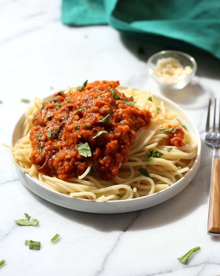 recetas-veganas-faciles-lentejas-bolonesa-ideas-rapido