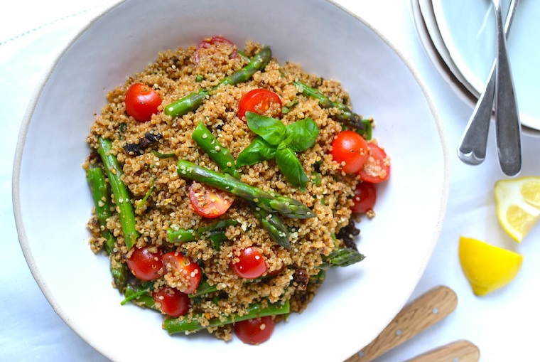 recetas-veganas-rapidas-esparragos-quinoa
