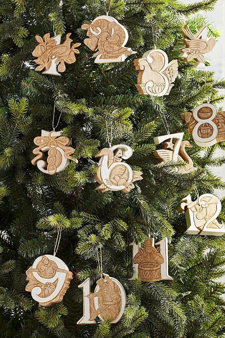 arboles-navidenos-decorados-inspiracion-ornamentos-madera