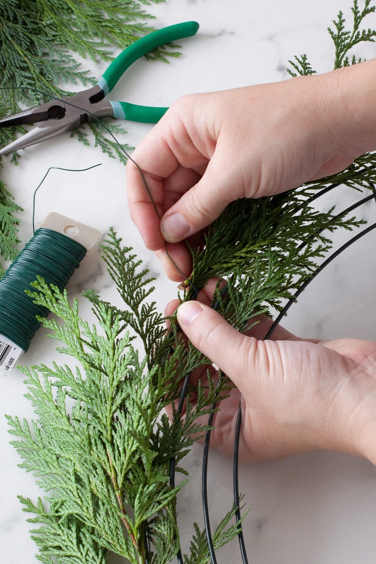 como-hacer-una-corona-de-navidad-natural-estilo