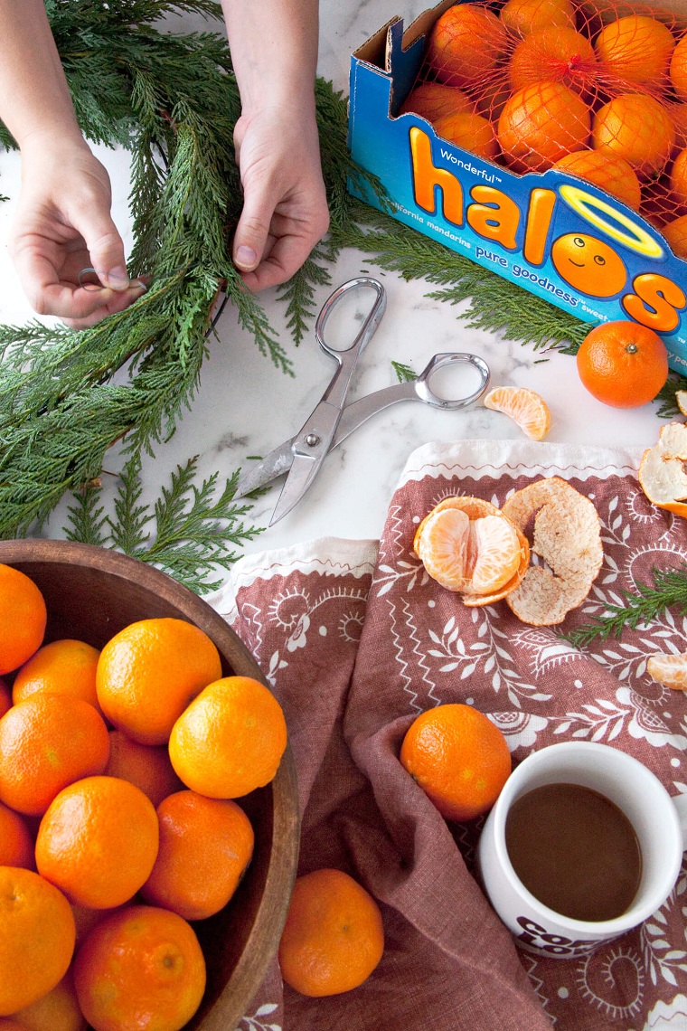 como-hacer-una-corona-de-navidad-natural-frutas-plantas