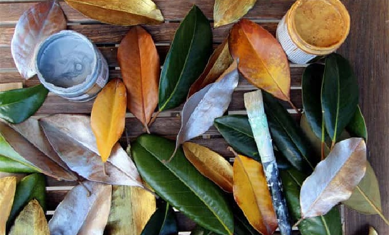 corona-navidad-diy-hojas-magnolia-pintadas