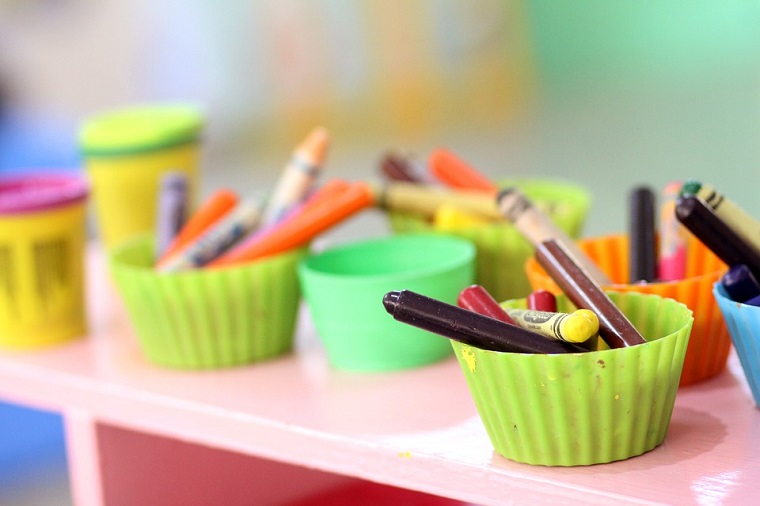 crayones-colorear-ninos-manualidades-ideas