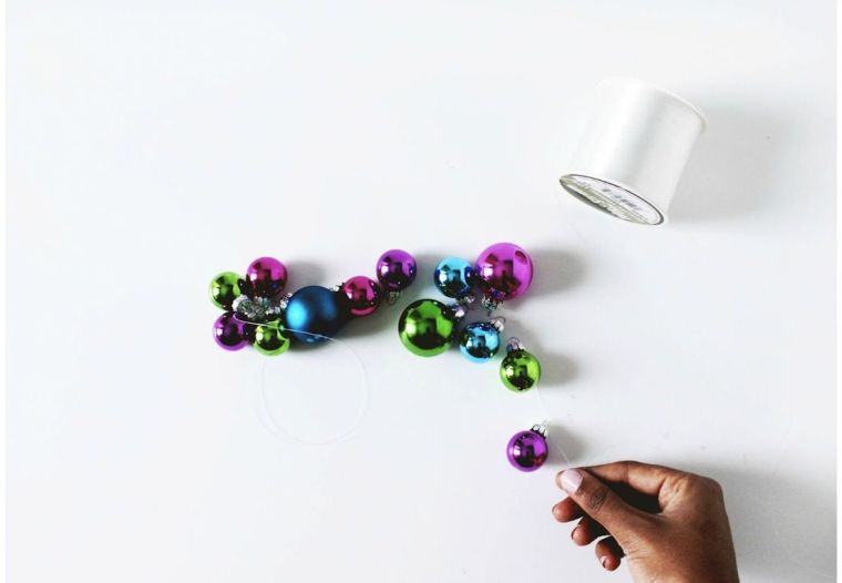 diy-corona-navidad-ideas-estilo-escandinavo-bolas-navidad