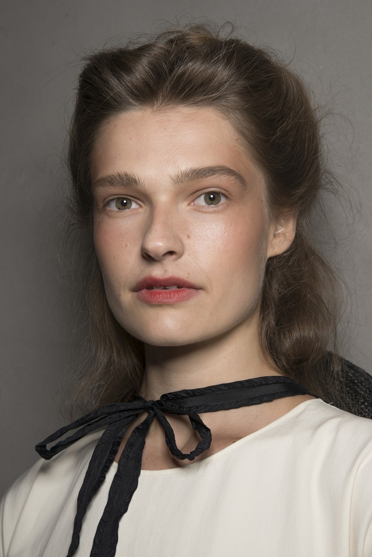 Brock-Collection-primavera-2019-ideas-moda-maquillaje-simple