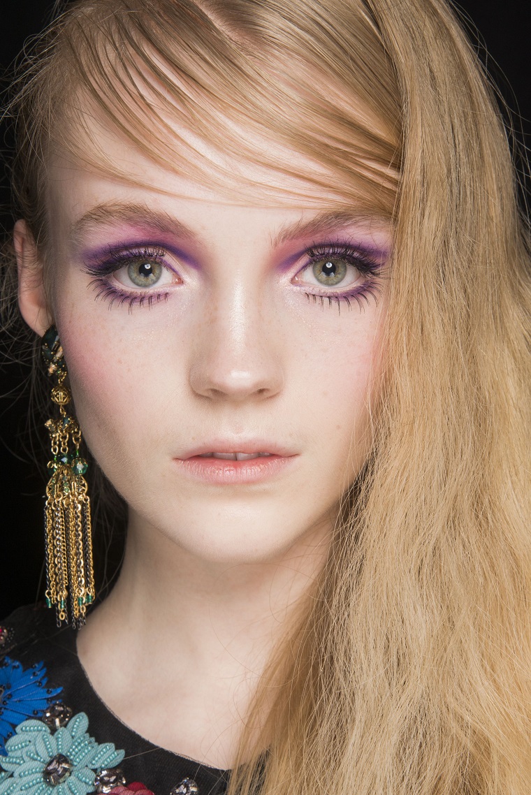 anna-sui-cabello-rubio-estilo-moda