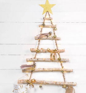 arbol-navidad-madera-decorar-casa-colgando-pared