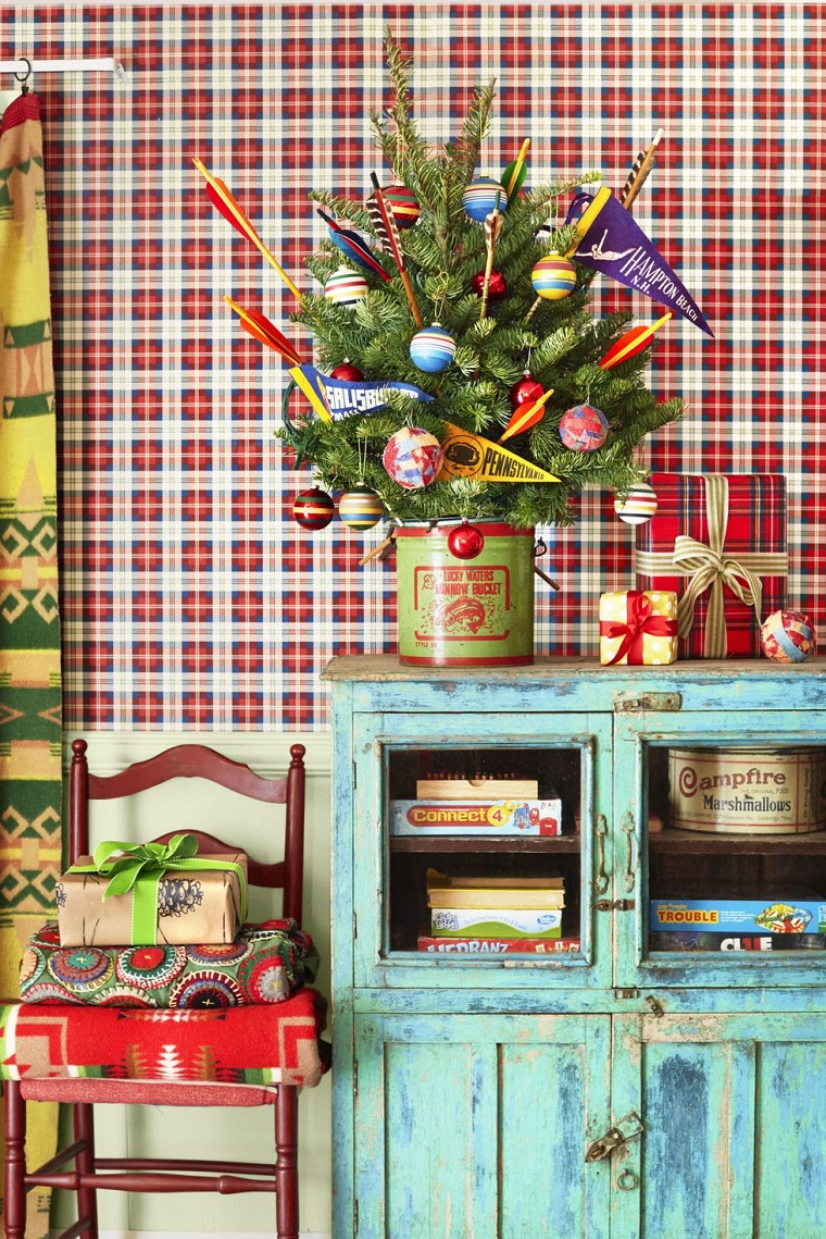 arboles-de-navidad-originales-decorar-armario