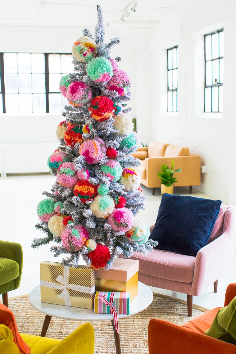 arboles-de-navidad-originales-decorar-pompones-ideas