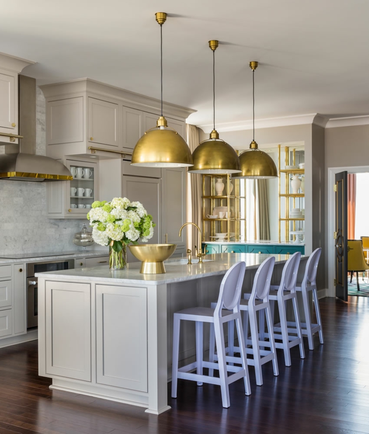 arreglos-florales-bellos-Tobi-Fairley-Interior-Design-cocina