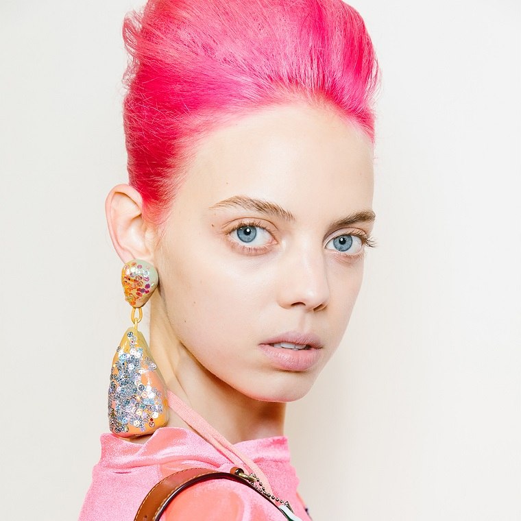 color-cabello-estilo-rosa-brillante
