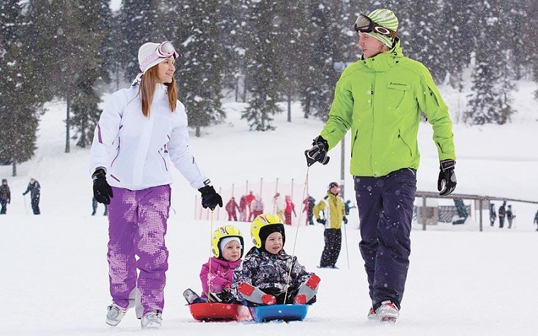 esquiar con niños-ideas-vaciones-invierno-familia