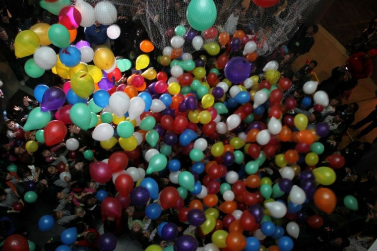 fiesta-con-muchos-globos