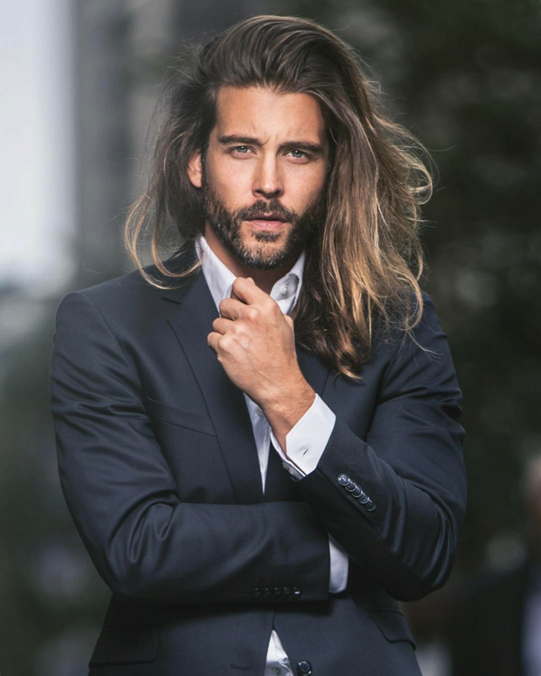 hombre-estilo-elegante-cabello-largo-estilo-moda