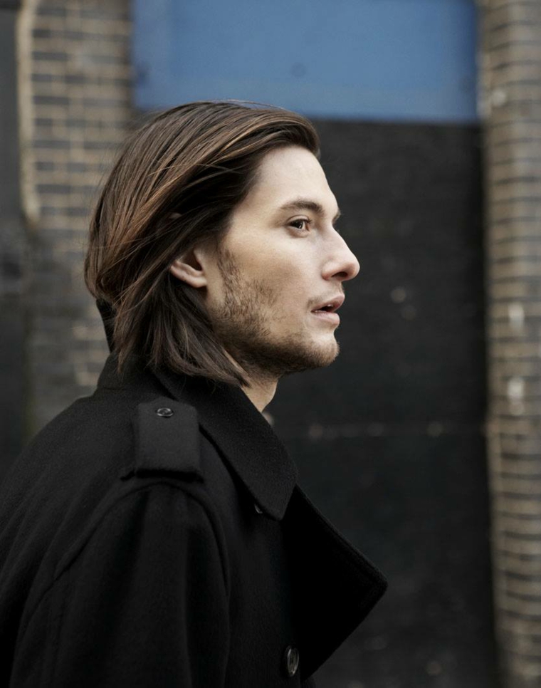 hombre-moda-cabello-hasta-hombros-ideas-corte