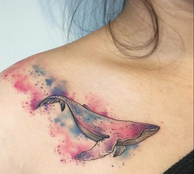 idea-de-tatuaje-ballena-rojo-y-azul