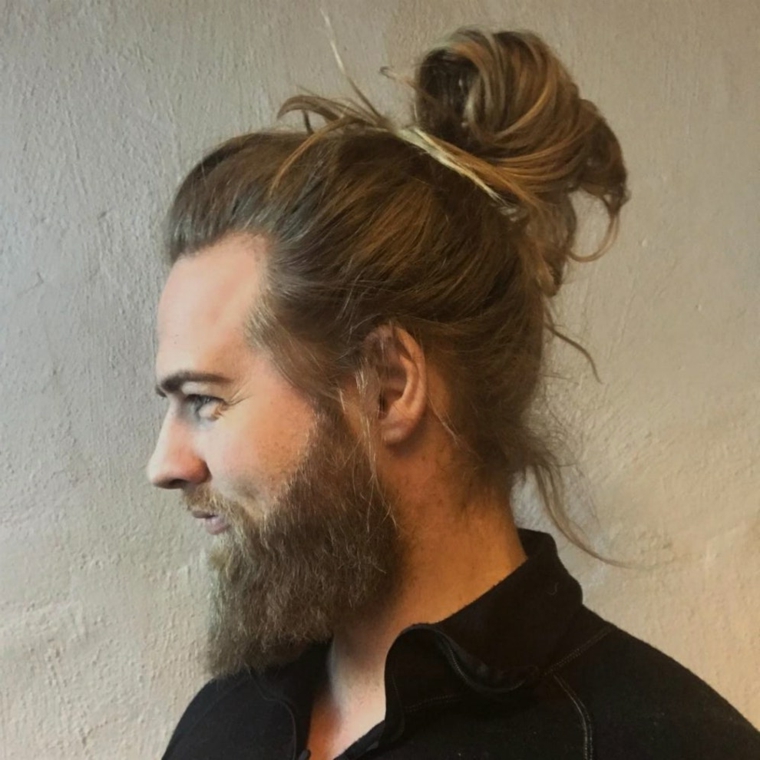 idea-recoger-cabello-largo-hombre-barba