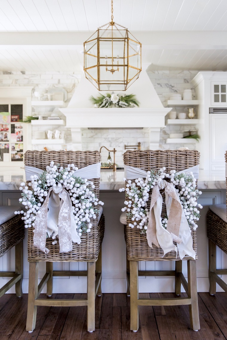 ideas-decoracion-sillas-casa-coronas-blancas-ideas