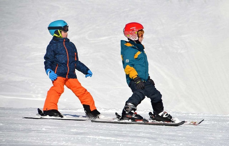 invierno-deporte-esqui-vacaciones-ninos