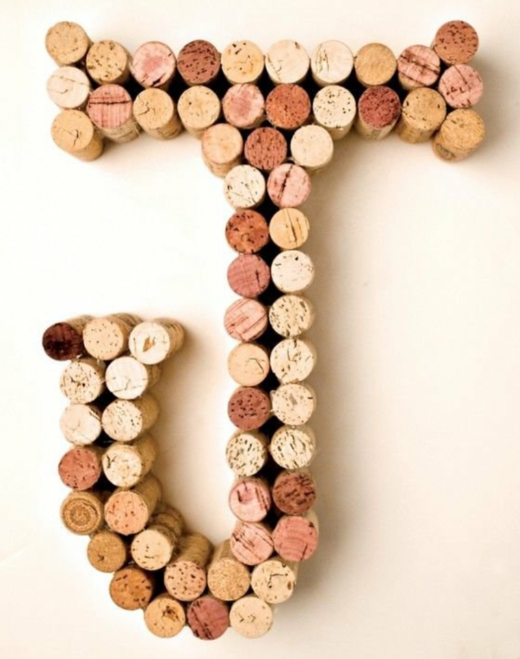 Use sus corchos de vino como imanes de nevera
