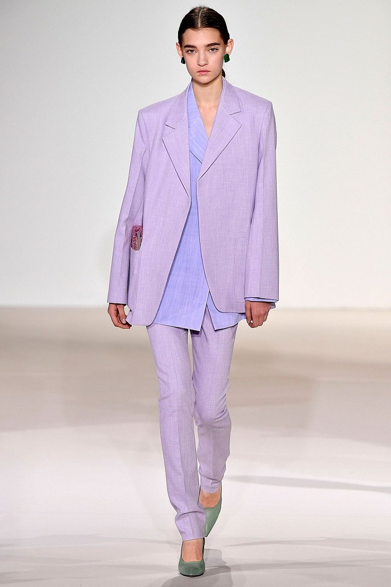 moda-2019-colores-lavanda-pantalon-traje