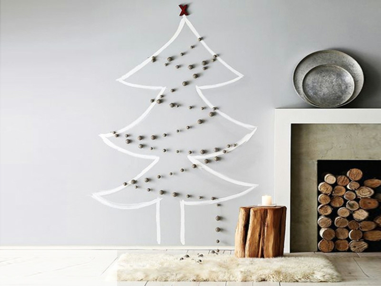 pinos-navidenos-decorando-pared-resized