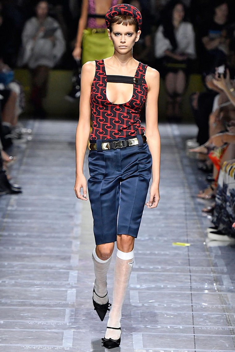 prada-pantalones-modernos-cortos-primavera