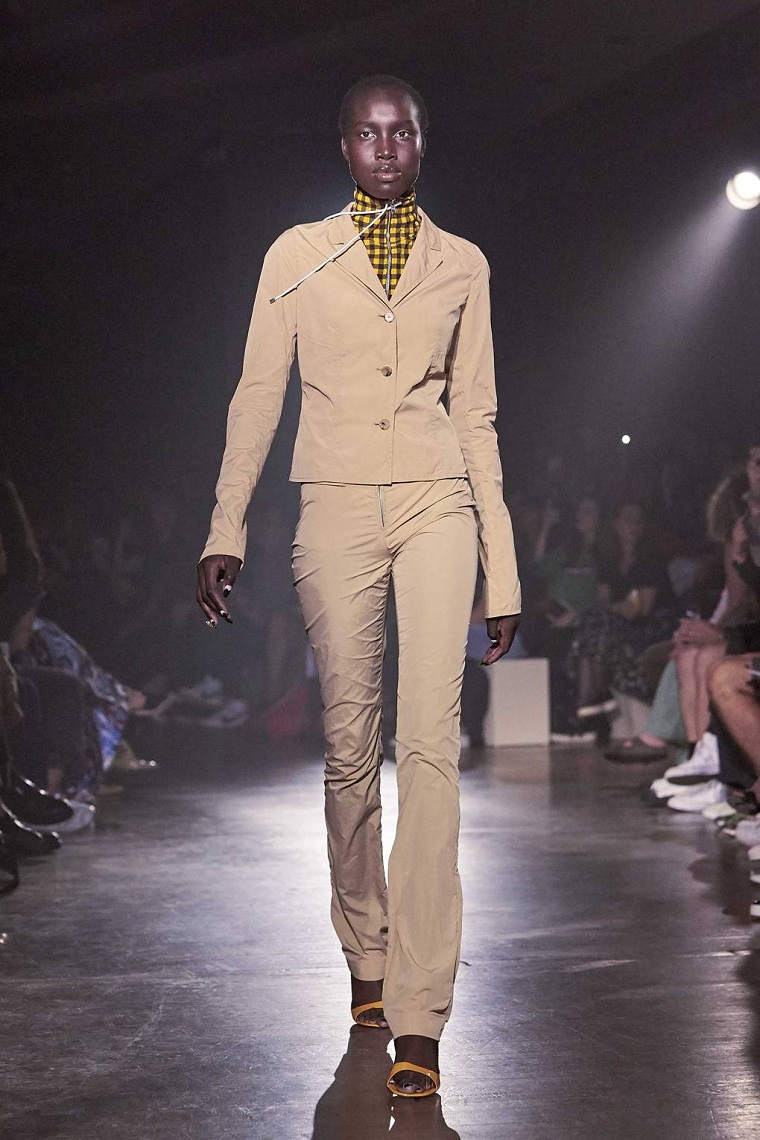 tendencias-de-moda-color-beige-kenzo