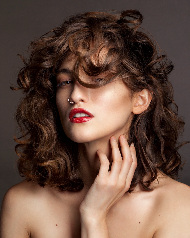 cabello-rizado-mujer-opciones-2019