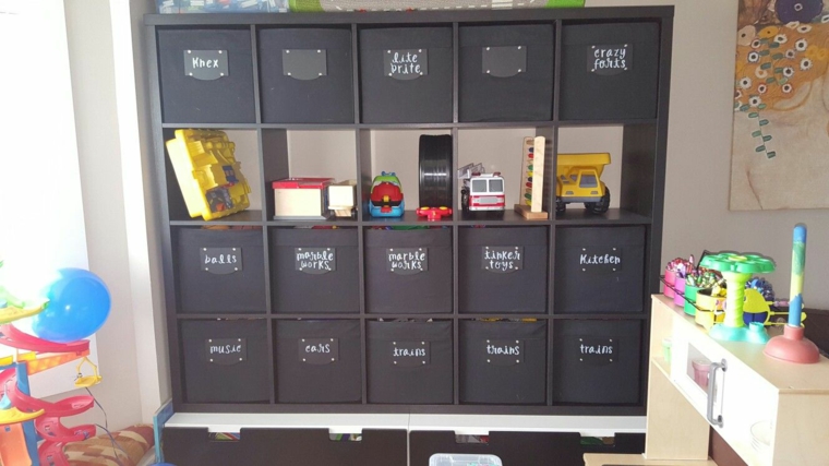 cajas organizadoras etiquetadas