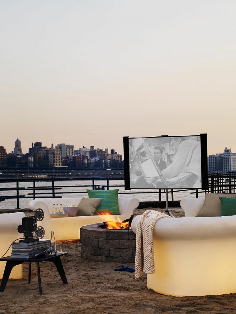 Ideas para sacar tu sistema de cine en casa al aire libre: desde al