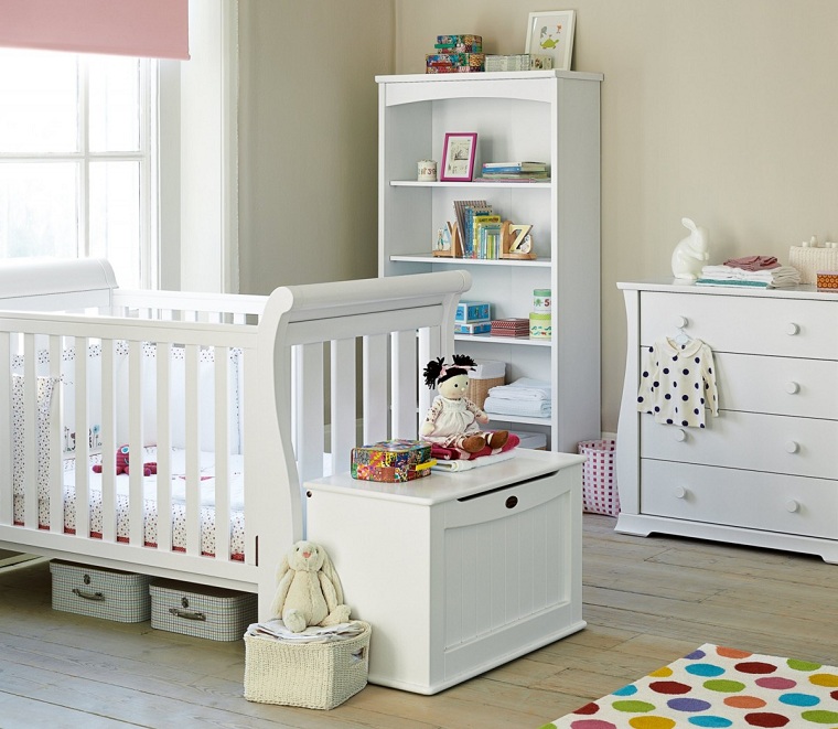 Dormitorio infantil blanco con elementos de madera ideas de diseño