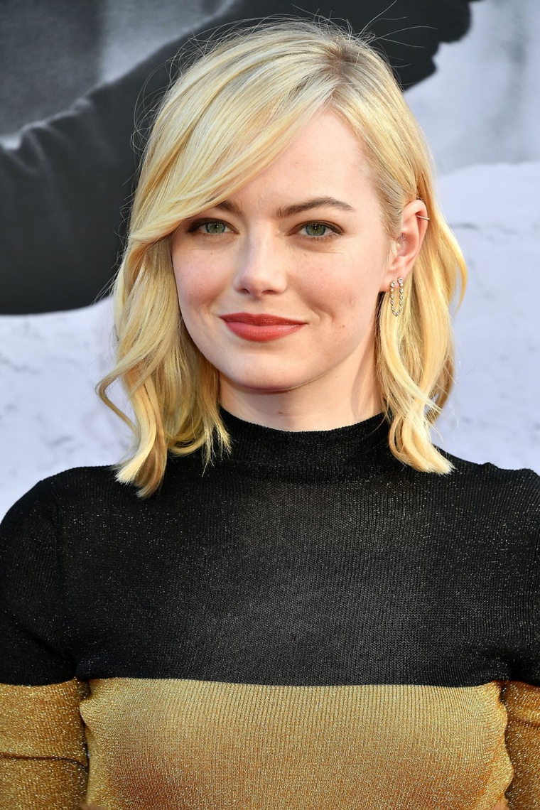 emma-stone-actriz-cabello-rubio-flequillo-lado