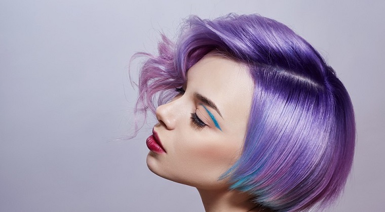 moda-cabello-opciones-estilo-chica-cabello-purpura