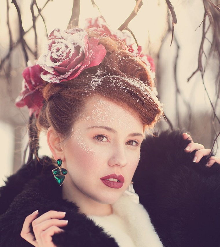 mujer-flores-cabello-ideas-rosas