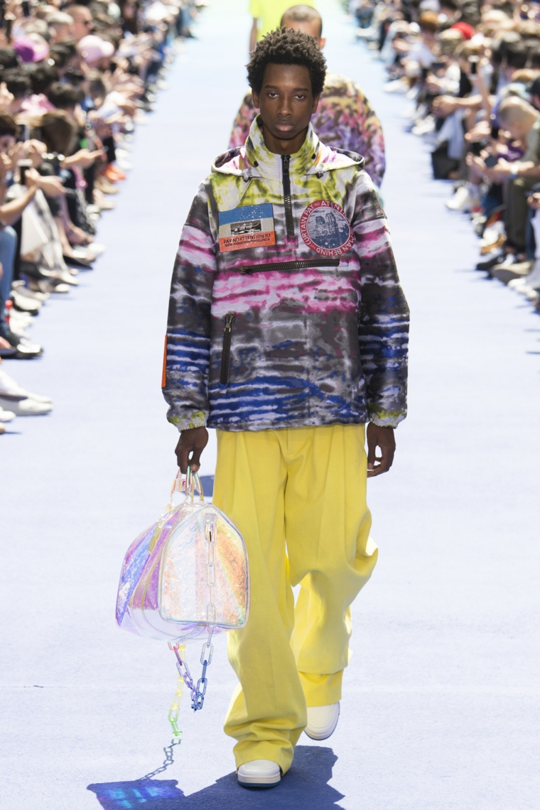 tendencias-2019-moda-Louis-Vuitton-pantalon-amarillo