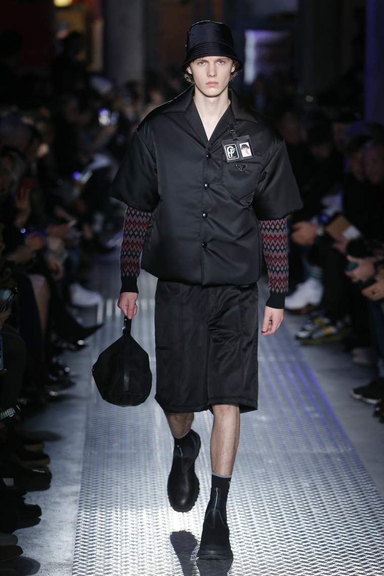 tendencias-2019-moda-Prada-estilo-negro