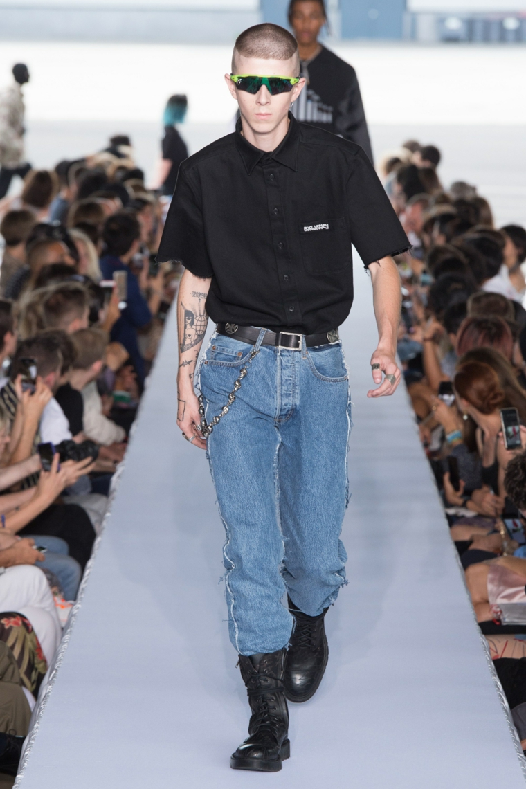 tendencias-2019-moda-Vetements-pasarela