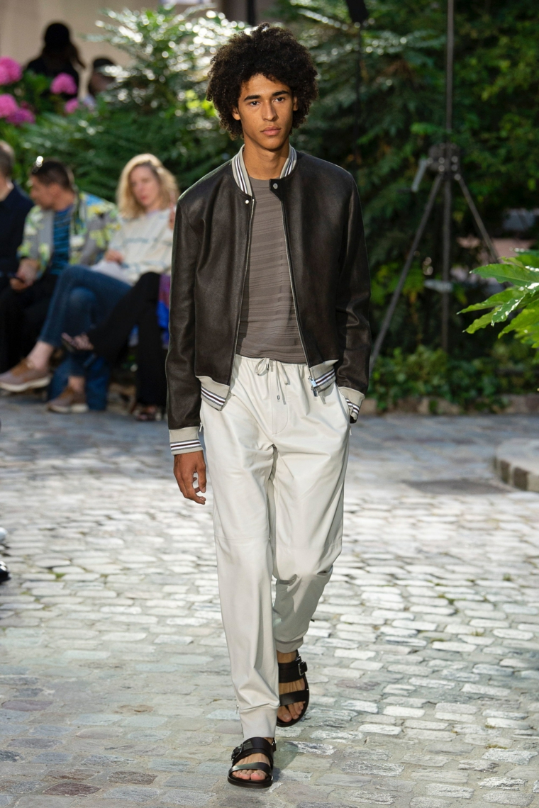 tendencias-2019-moda-hombre-hermes-pasarela-estilo