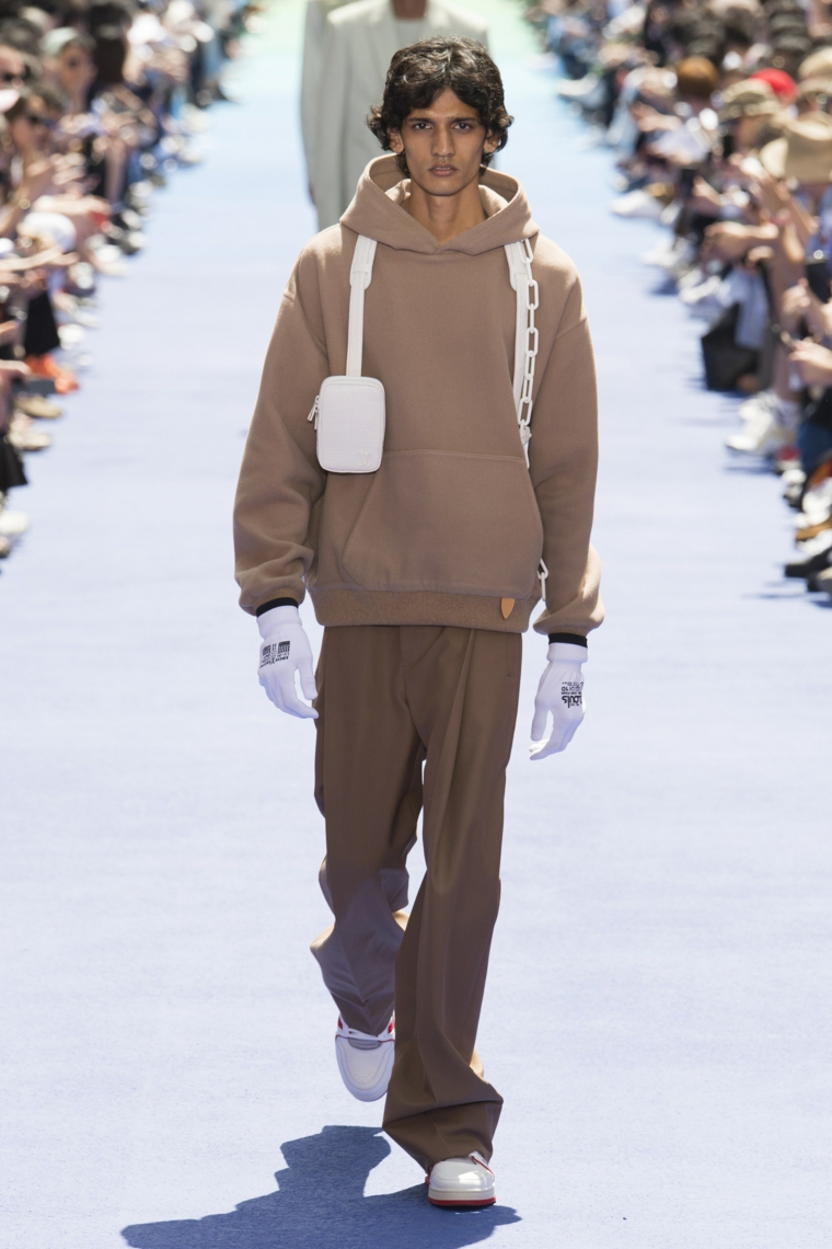 tendencias-2019-moda-masculina-Louis-Vuitton-color-beige