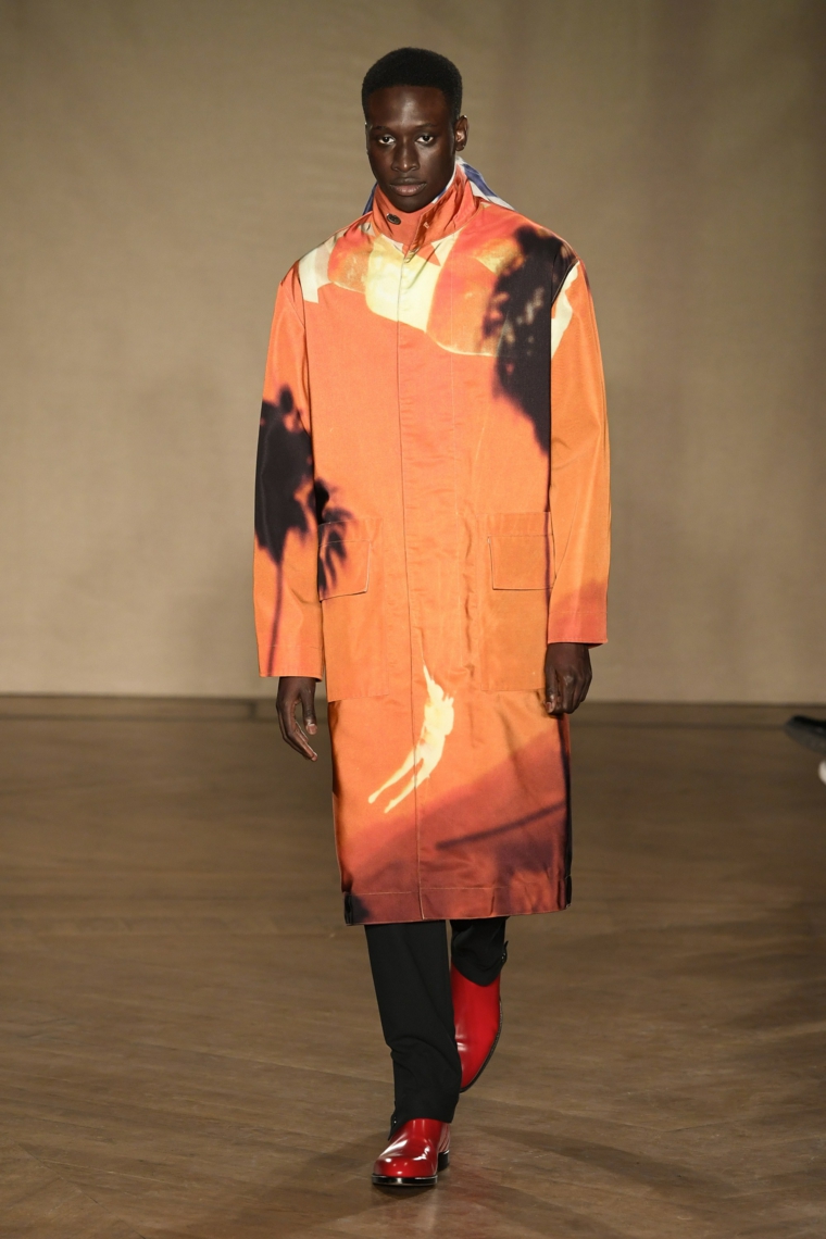 tendencias-moda-2019-paul-smith-pasarela-colores-llamativos