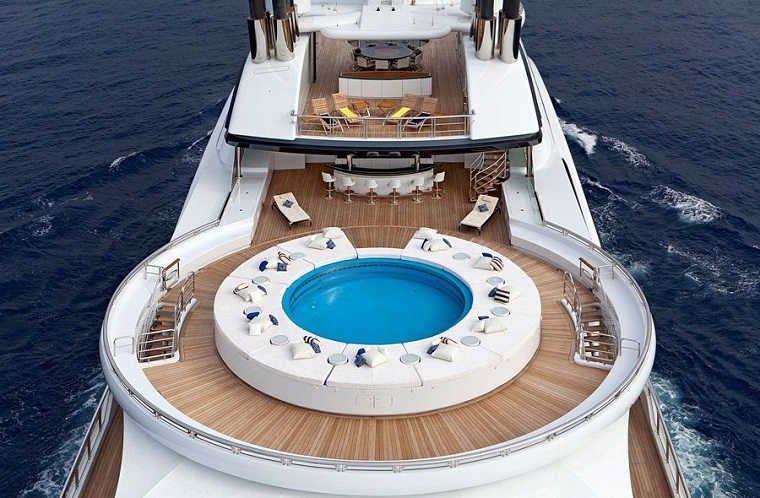 yates-lujo-serene-costo-330-millones-piscina